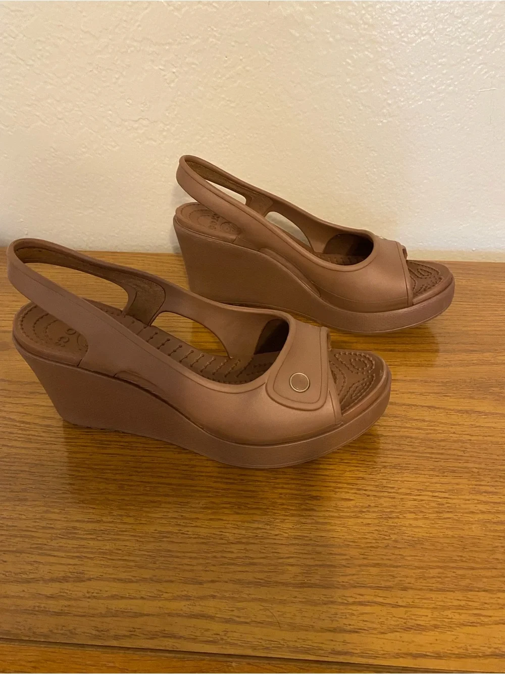 CROCS comfortable wedge